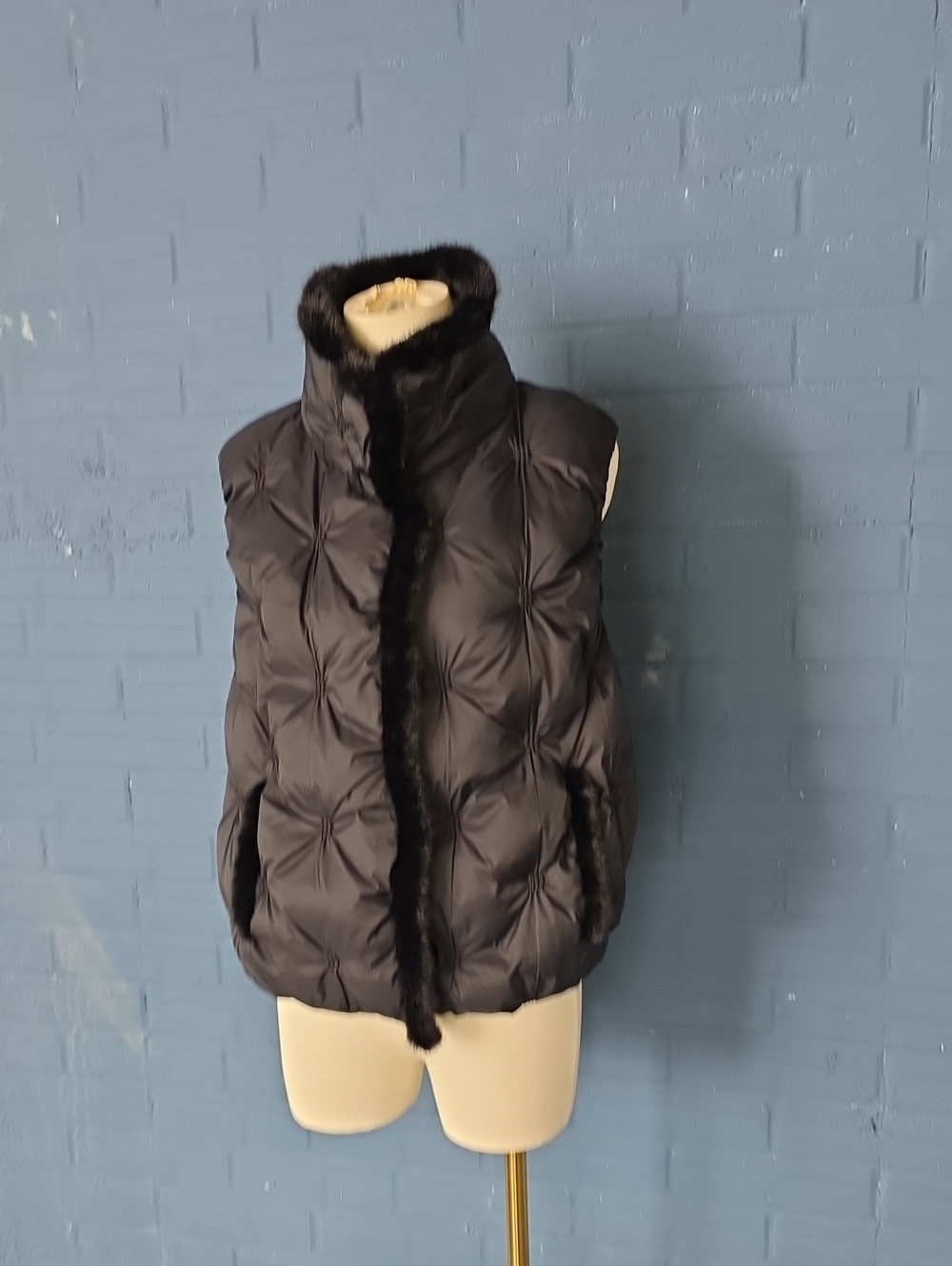 Chicos Quilted Fur Trim Vest Size 8 Womens